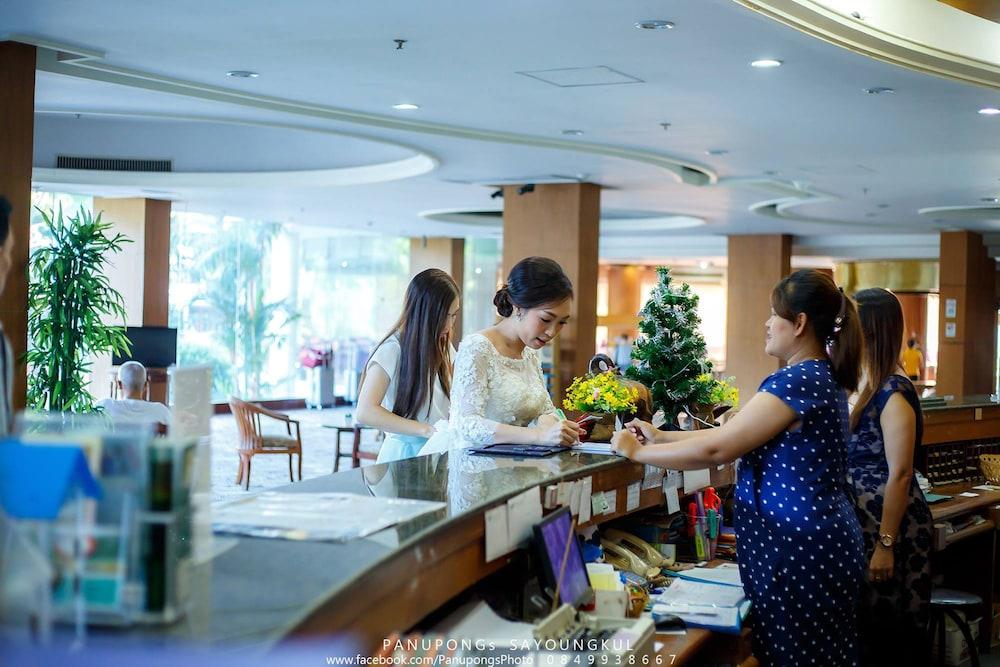 瓦塔纳公园酒店 董里 外观 照片