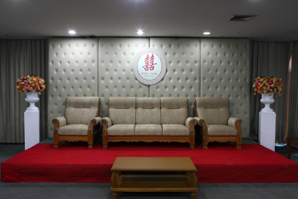 瓦塔纳公园酒店 董里 外观 照片